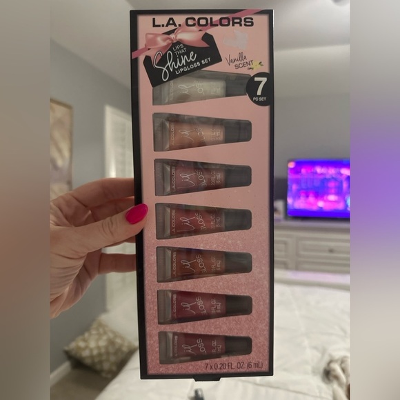 ✨L.A. Colors Lip Gloss Set – 7-Piece “Lips That Shine” Collection | Vanilla ✨ - Picture 1 of 3